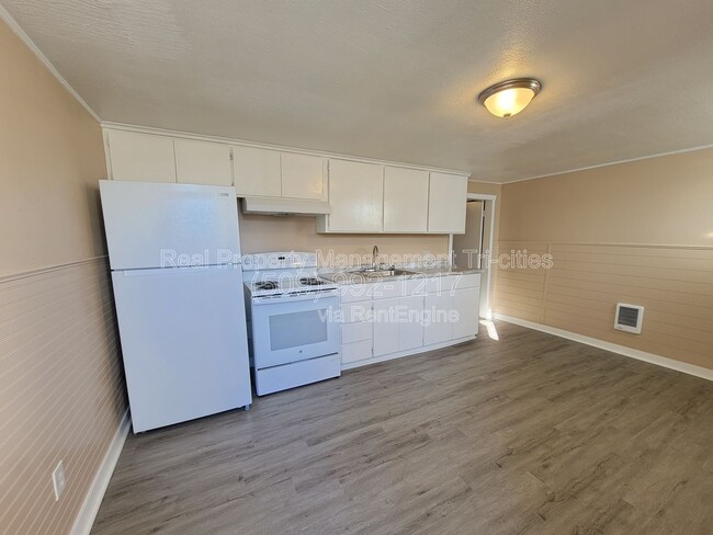 Building Photo - 508 9th St