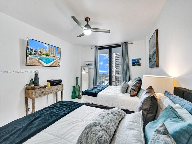 Building Photo - 20281 E Country Club Dr