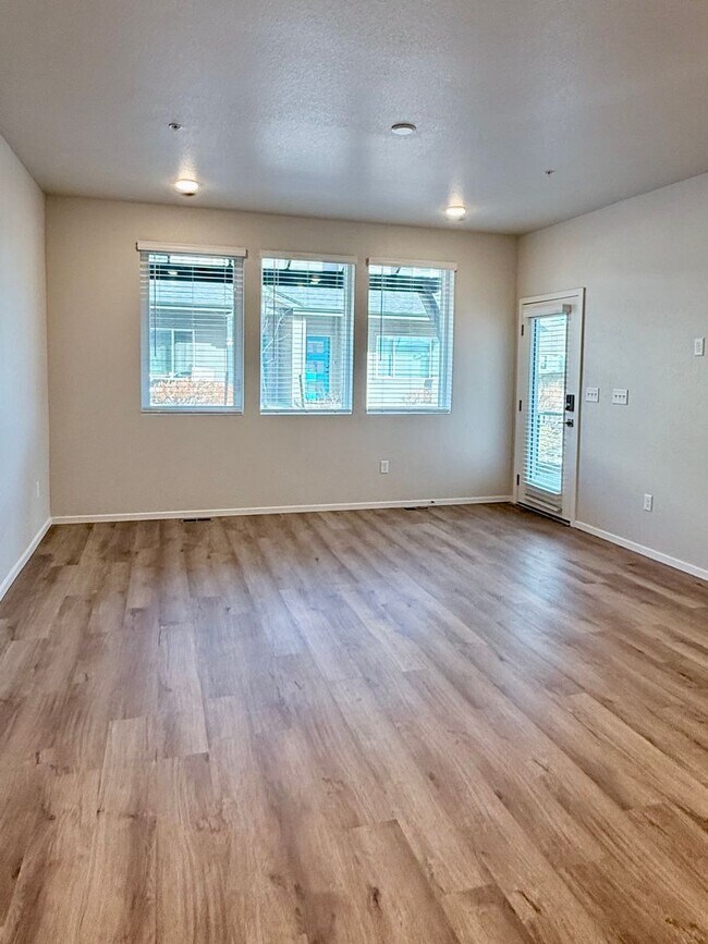 Building Photo - Modern 2-Bedroom Condo in Fort Collins - Bright, Spacious & Move-In Ready