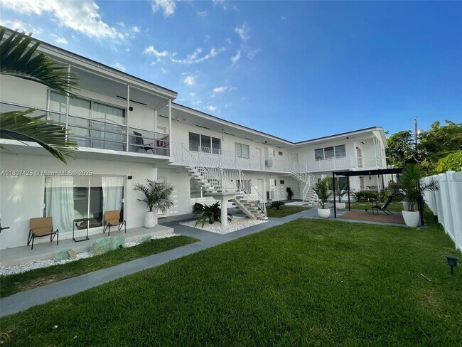 Building Photo - 1135 101st St