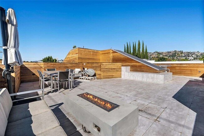 Building Photo - 801 N Kilkea Dr