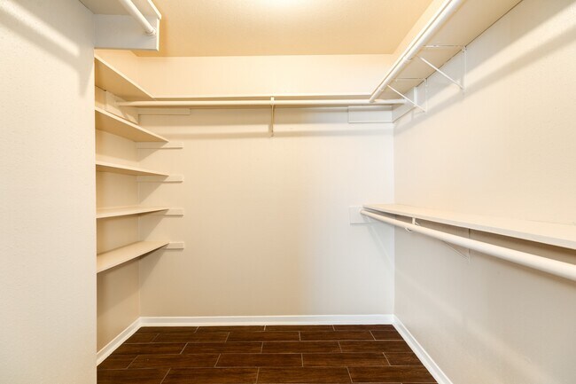 Building Photo - 1920 Back Bay Dr