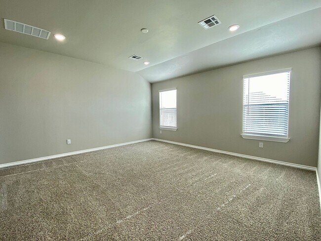 Building Photo - 4 Bed 2 Bath, w/Office in Deer Creek Schools