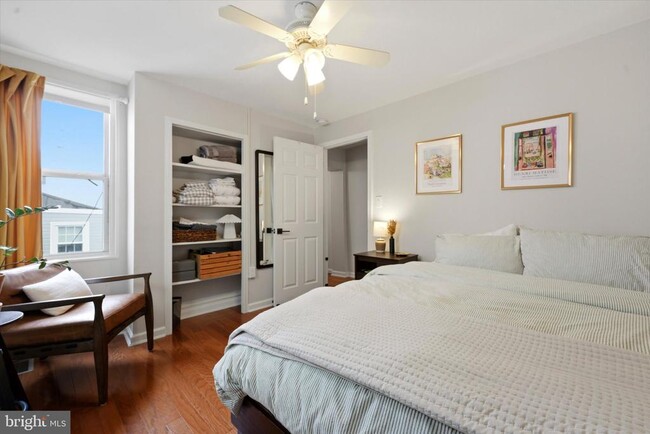 Building Photo - 1233 E Colona St