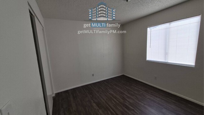 Building Photo - 334 N McQueen Rd