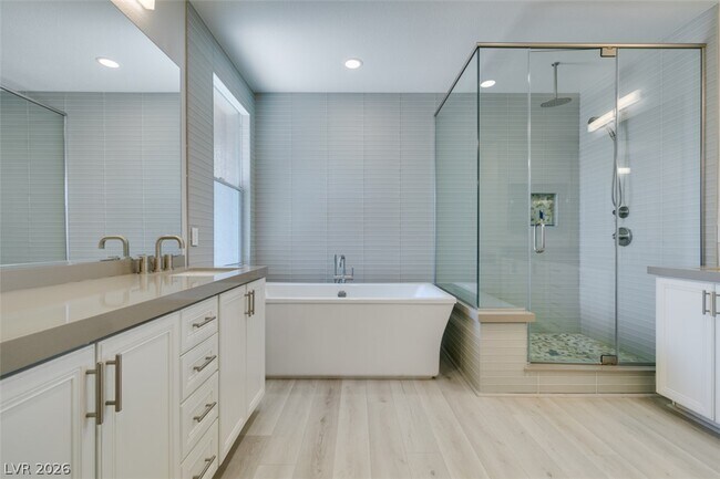 Building Photo - 11370 Merado Peak Dr