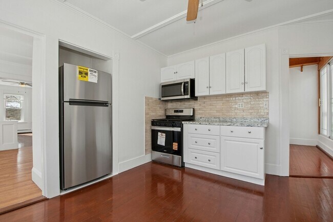 Building Photo - 78 Grove St