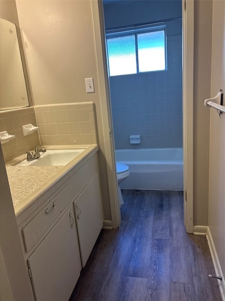 Building Photo - 2114 Yorktown Ct N