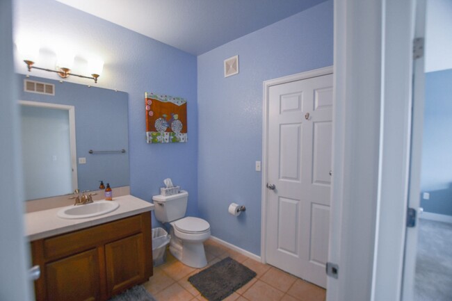 Building Photo - Beautiful Central Park Condo!