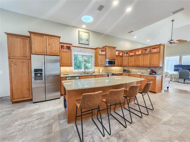 Building Photo - 1 Bay Pointe Dr