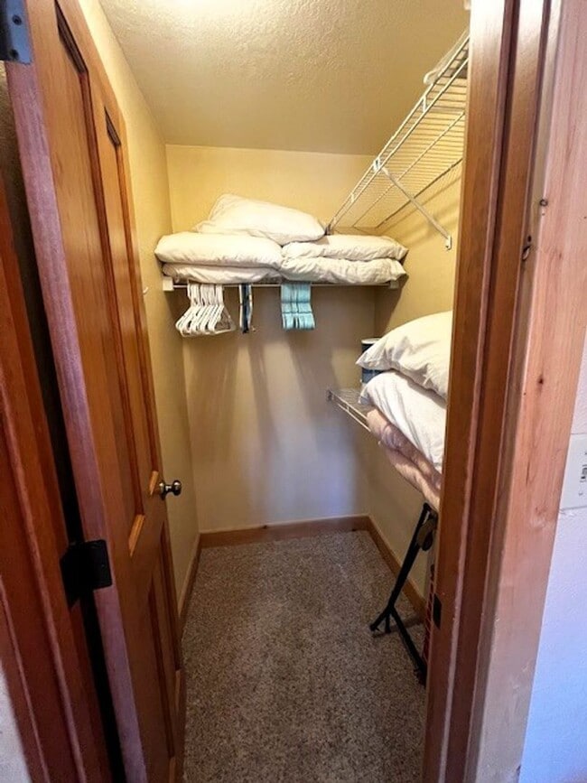 Building Photo - Long Term Rental- Lagoon Townhomes 720D