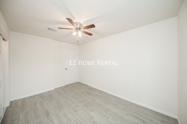 Building Photo - 5040 Mallow St