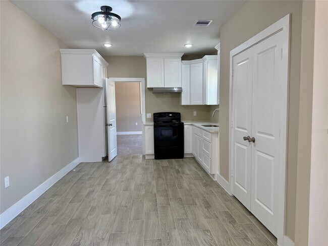 Building Photo - 1816 Ryon St