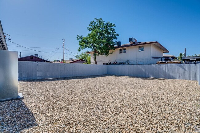 Building Photo - 215 S Doran