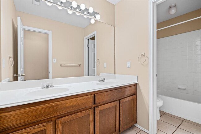 Building Photo - 716 Meadow View Dr