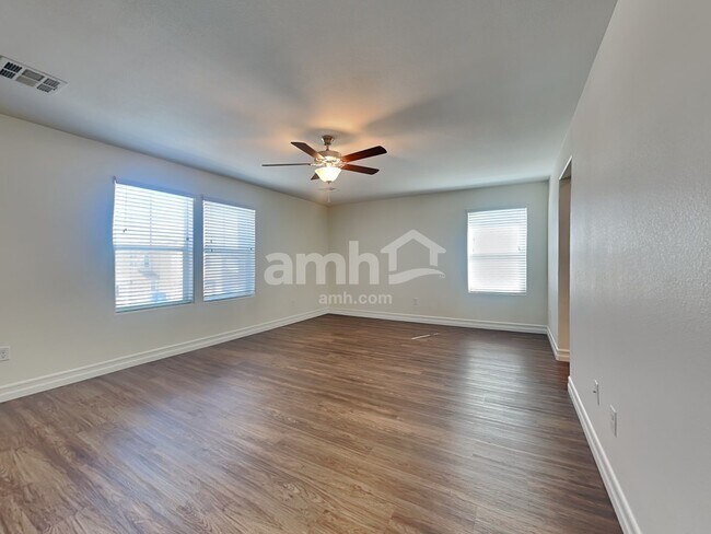 Building Photo - 5843 Petronius St