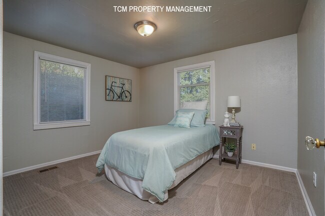 Building Photo - 8437 S M St