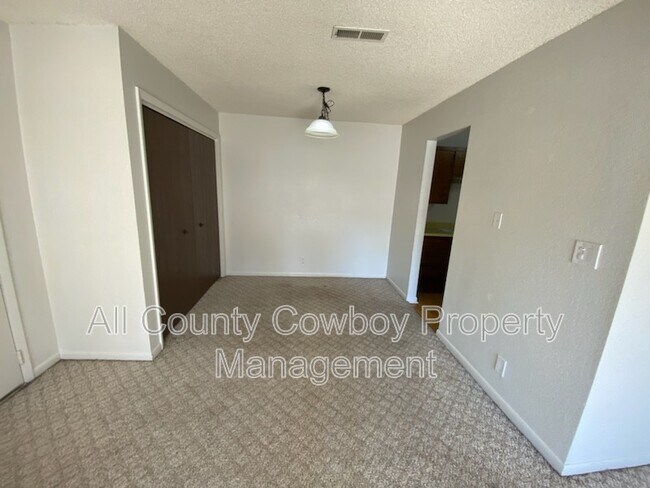 Building Photo - 267 N 8th St