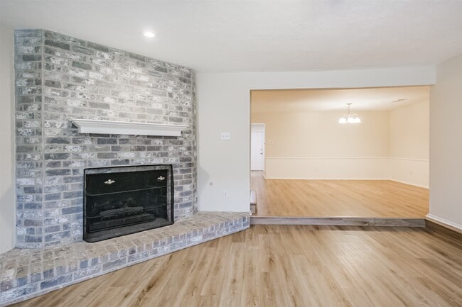 Building Photo - 3362 Continental Dr