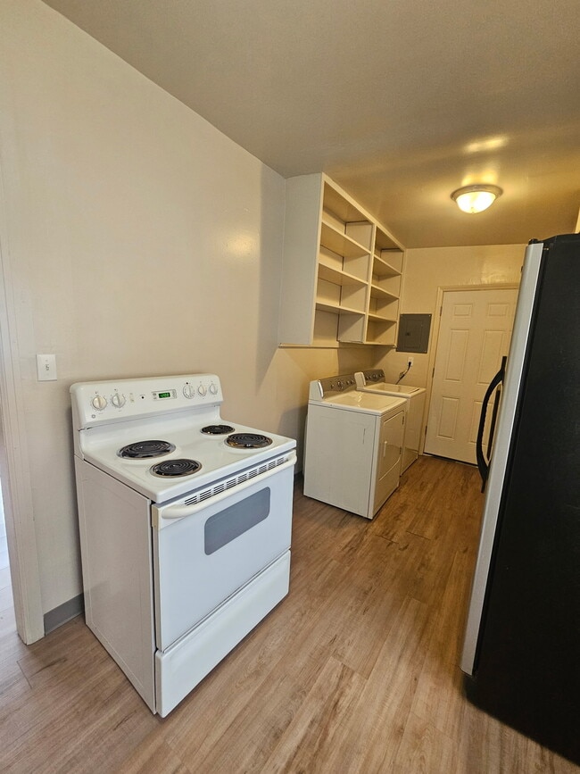 Building Photo - 450 N 3rd W