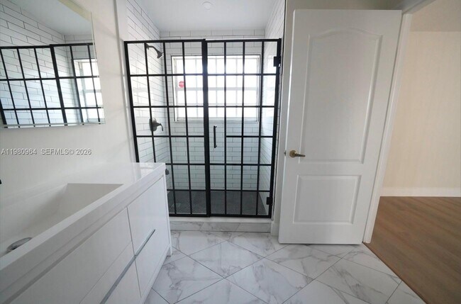 Building Photo - 9921 SW 164th Ct