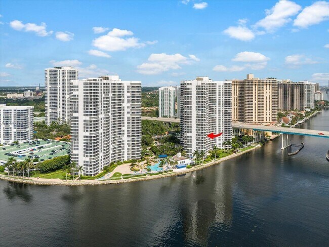 Building Photo - 19195 NE 36th Pl