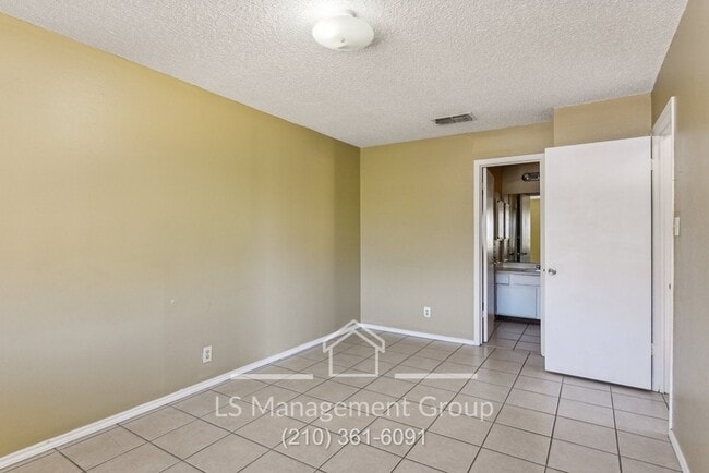 Building Photo - 6704 Windsor Hollow Dr