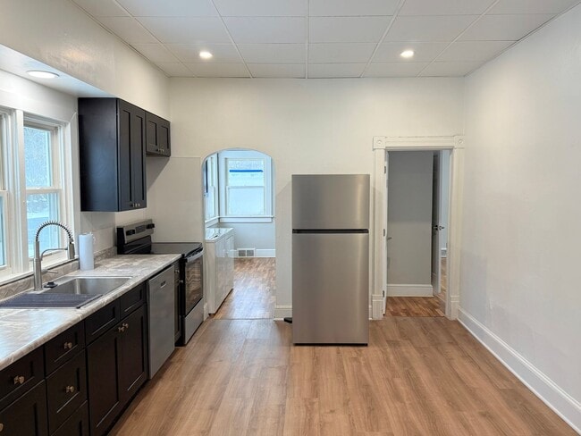 Building Photo - 920 S Jackson St