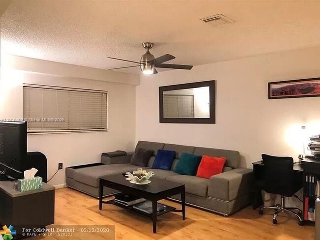 Building Photo - 1556 N 15th Terrace