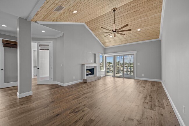 Building Photo - 3505 Harbor Dr