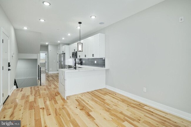 Building Photo - 411 W Hewson St