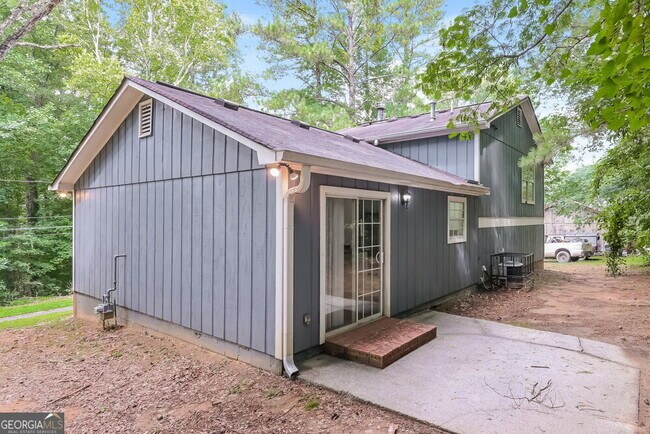 Building Photo - 3296 Goldenchain Dr