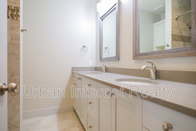 Building Photo - 15 Palm St