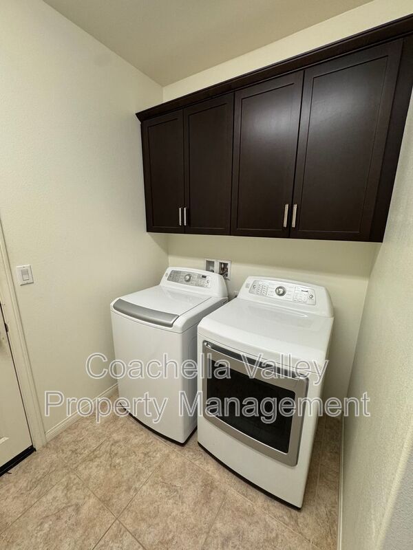 Building Photo - 74049 Kingston Ct W