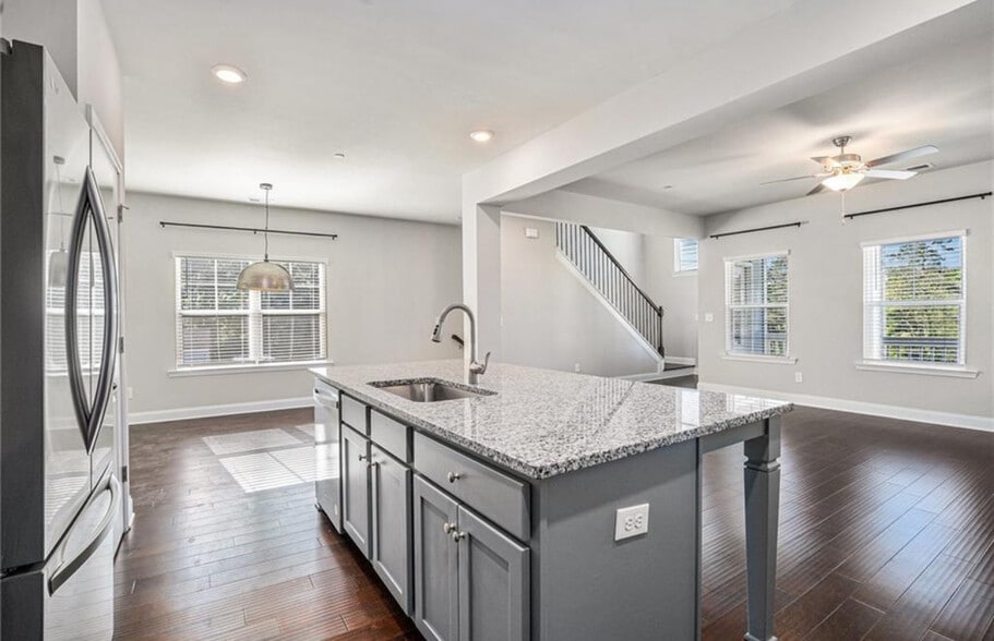 Kitchen - 811 Corsiglia Farm