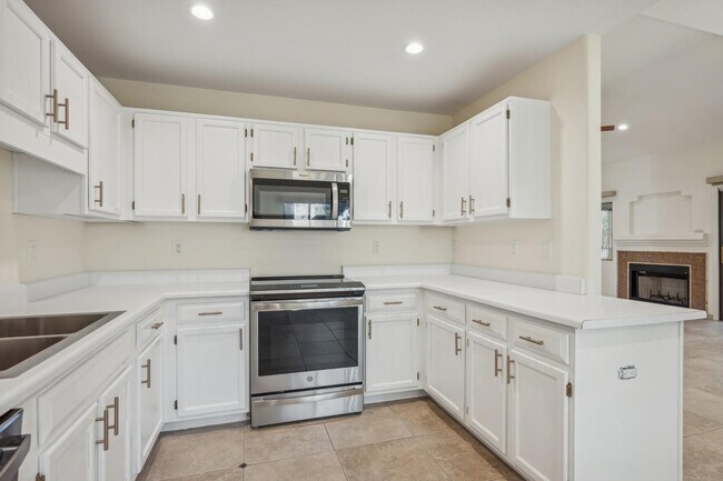 Building Photo - 15050 N Thompson Peak Pkwy