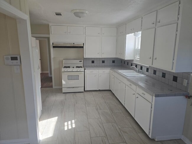 Building Photo - 1795 Euclid St