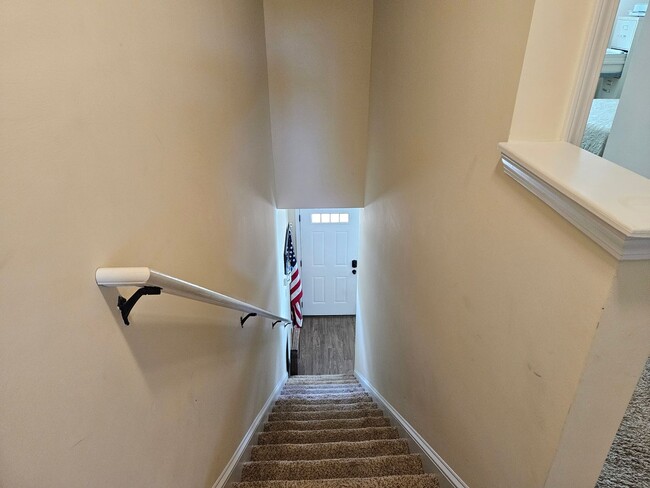 Building Photo - 2 bedroom, 2.5 bath unfurnished end unit townhouse in Sneads Ferry Justice Farm Townhome community