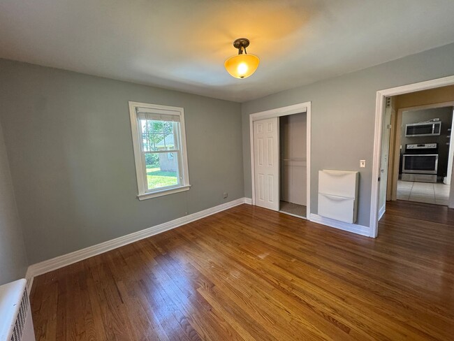 Building Photo - Adorable Single Family Home In Southeast P...