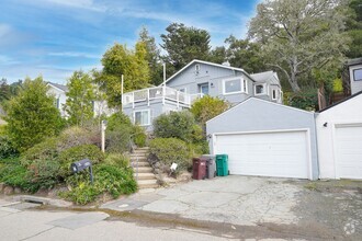 Building Photo - Beautiful Montclair Upper Unit!