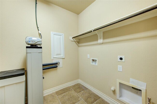 Building Photo - 23911 Milazzo Dr