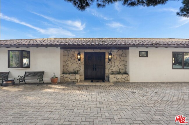 Building Photo - 4512 Palos Verdes Dr E