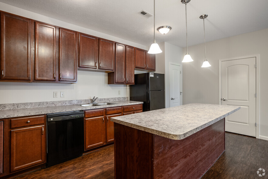 3 Br, 2 Ba - 1,494 SF - Winchester Village Apartments