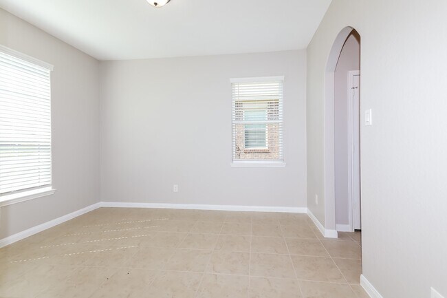 Building Photo - 8981 Oval Glass St