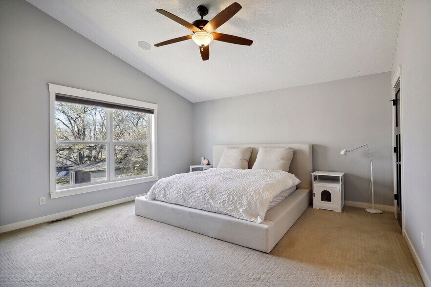 Building Photo - 2019 Louisiana Ave S