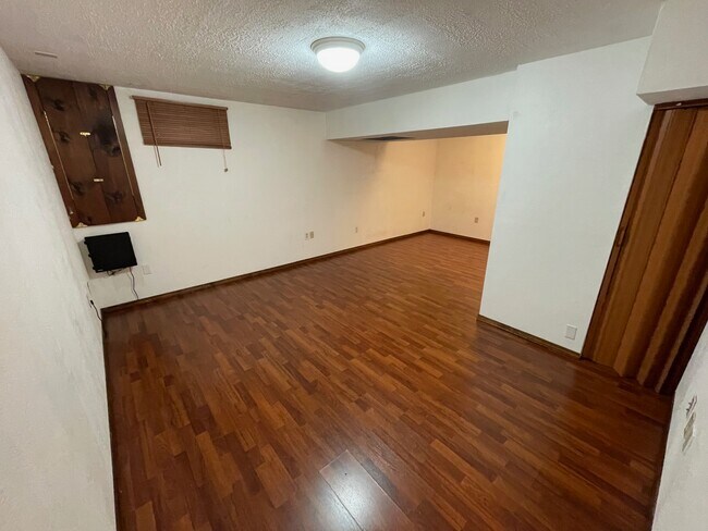 Building Photo - 16 Bowstring Way