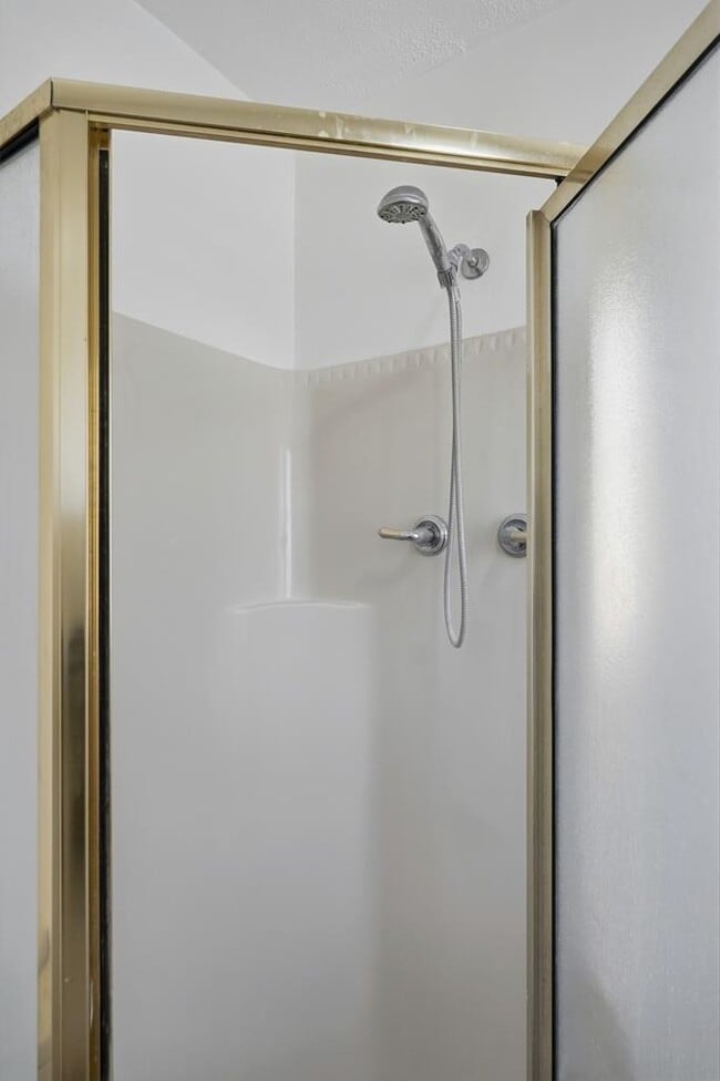 Building Photo - 2101 Goldendale Ln