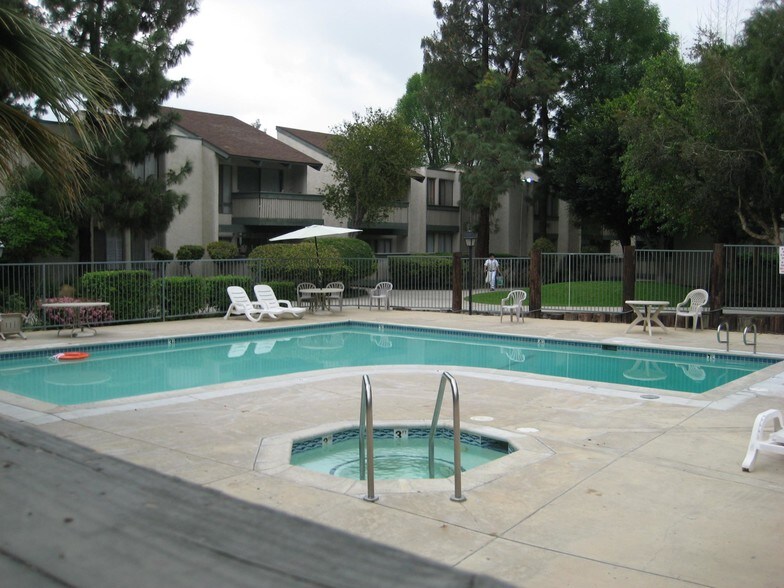 Building Photo - 8601 International Ave