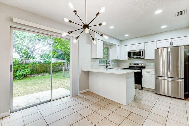 Building Photo - 1417 NE 38th St