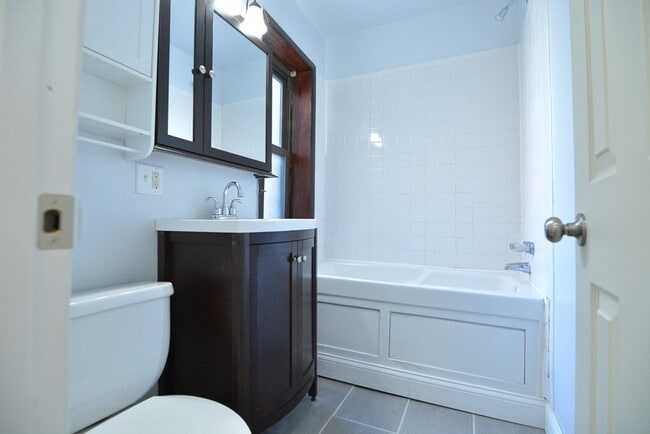 Building Photo - 3241 N Damen Ave